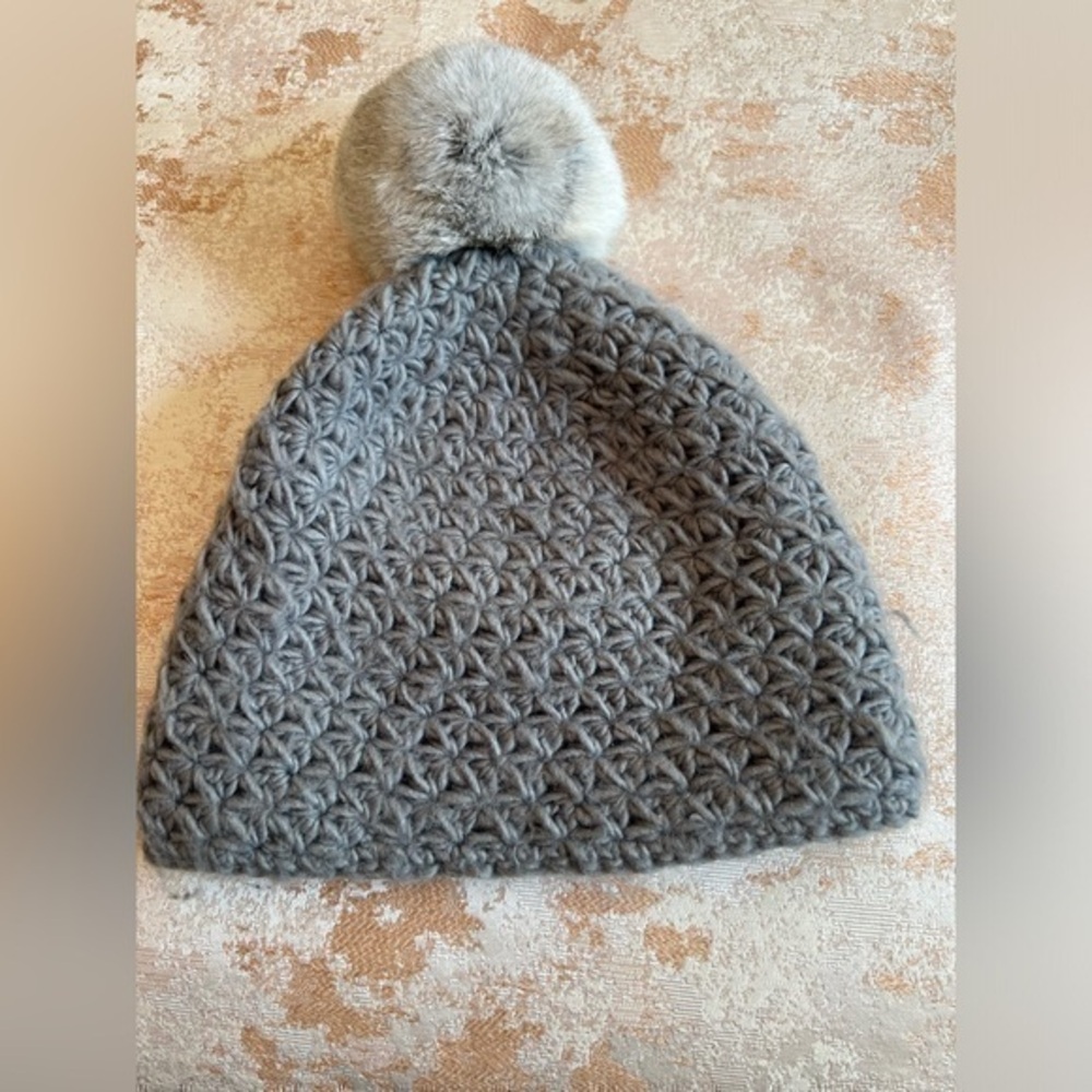 SURELL GRAY HAT WITH REAL RABBIT FUR POM POM